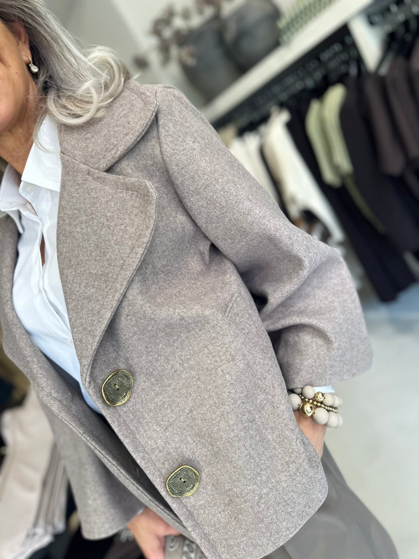 Jasje Mara Taupe